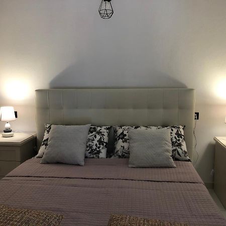 툴라다 Elegante Monolocale Al Centro Del Paese 아파트 외부 사진